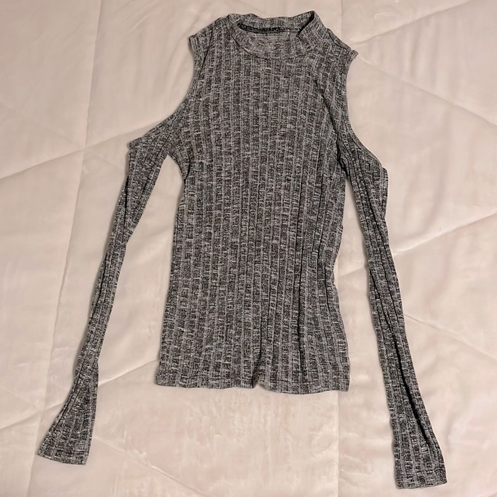 American Eagle brand: great condition. Size small.